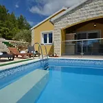 Separovic Vila Vela Luka